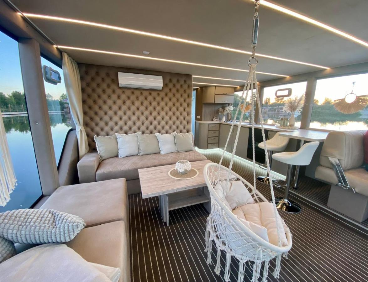 Lieblingsplatz Parey - Schwimmendes Hausboot 호텔 외부 사진