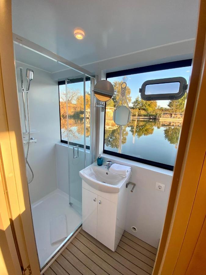 Lieblingsplatz Parey - Schwimmendes Hausboot 호텔 외부 사진